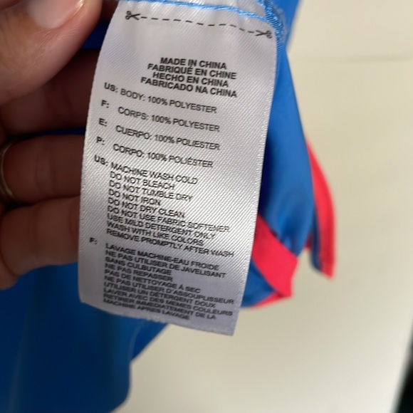 Adidas Medium windbreaker jacket EUC worn once. Thin breathable silky material - Picture 10 of 11